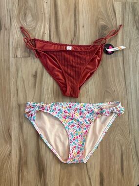 No Boundaries Rust Crochet Bikini Bottom & Old Navy Floral Bikini Bottom - Med
